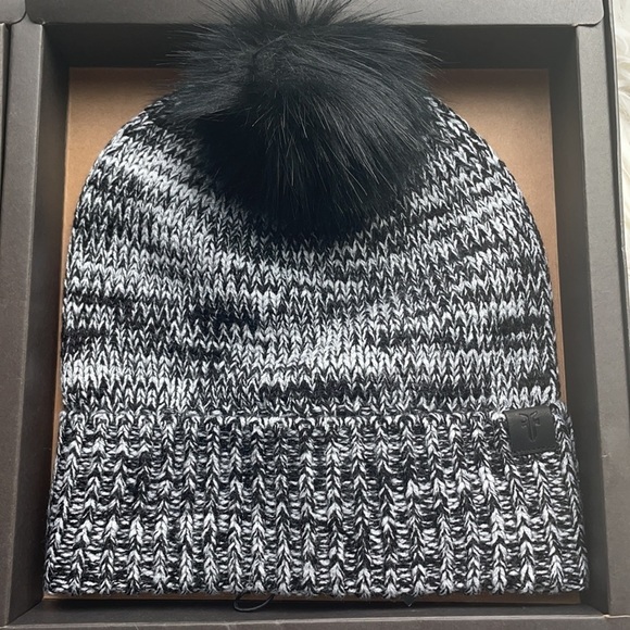 Frye Beanie and Card Case New In Box - Picture 2 of 6